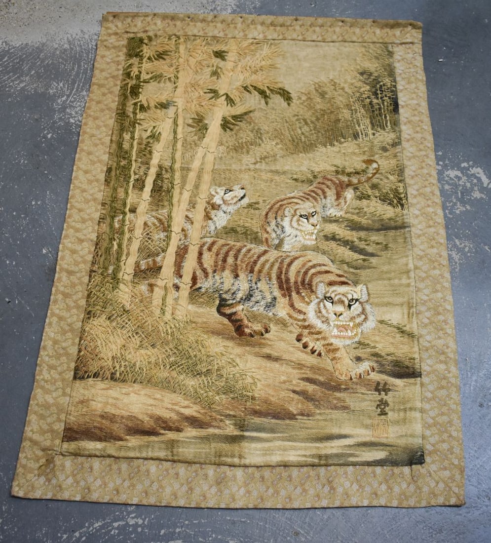 A LARGE 19TH CENTURY JAPANESE MEIJI PERIOD SILK EMBROIDERED HANGING PANEL. 124 cm x 86 cm. (1 of 10)