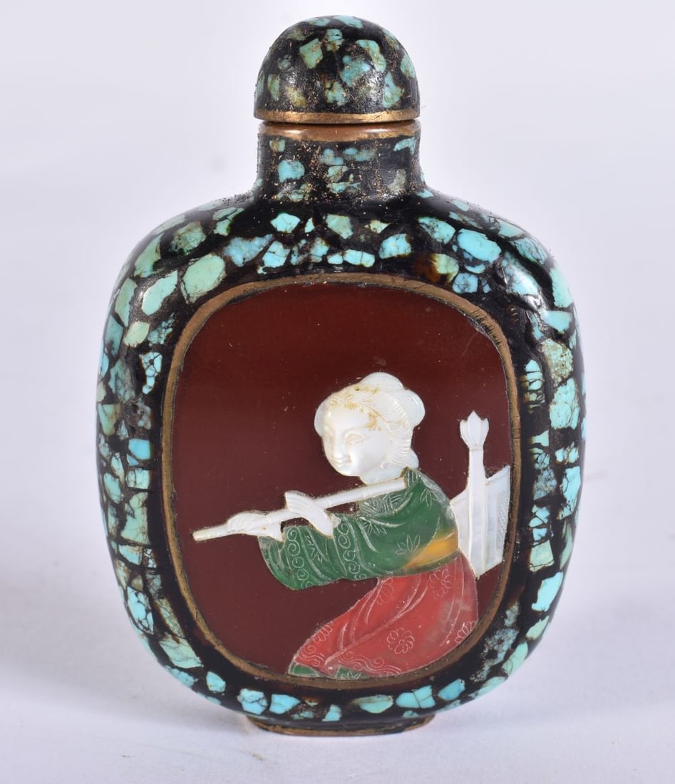 A LOVELY CHINESE QING DYNASTY TURQUOISE AND MOTHER OF PEARL SNUFF BOTTLE. 8 cm x 5.25 cm.: A LOVELY CHINESE QING DYNASTY TURQUOISE AND MOTHER OF PEARL SNUFF BOTTLE. 8 cm x 5.25 cm.