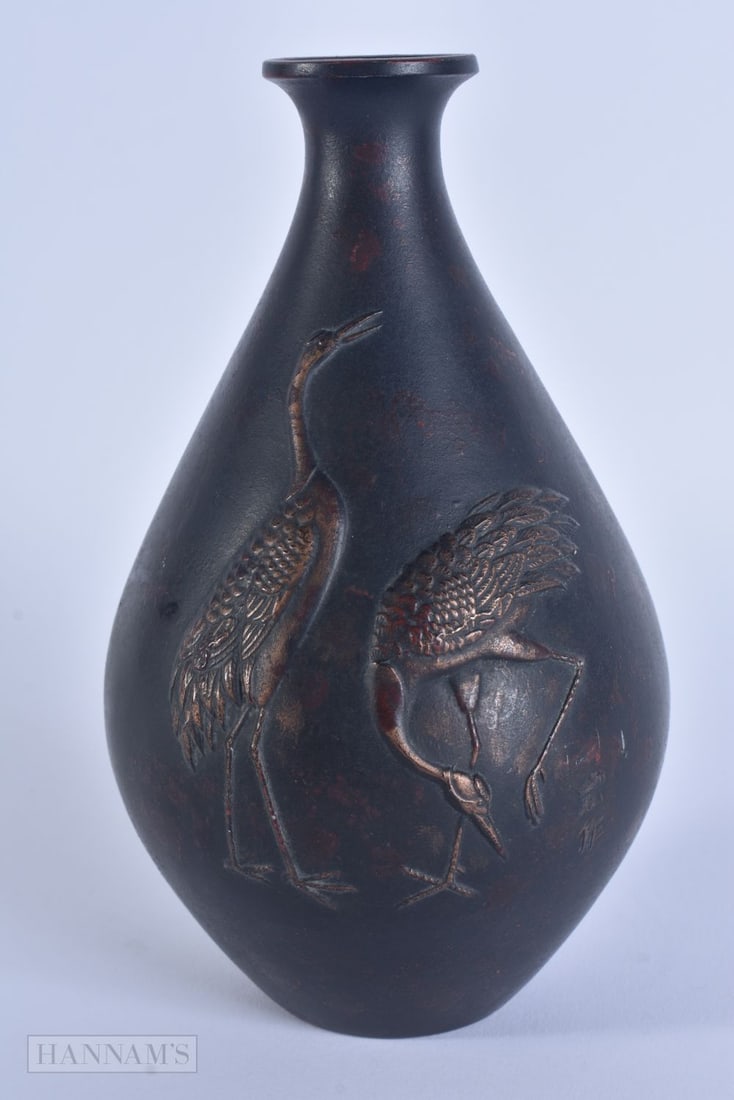 A JAPANESE TAISHO PERIOD BRONZE VASE. 18 cm high.: A JAPANESE TAISHO PERIOD BRONZE VASE. 18 cm high.