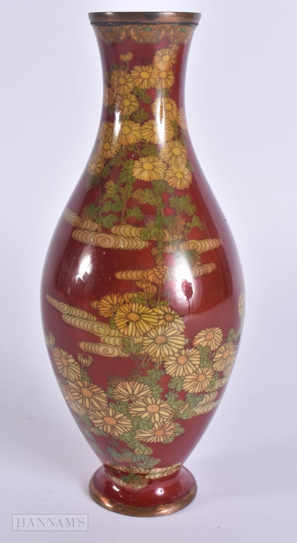 A 19TH CENTURY JAPANESE MEIJI PERIOD CLOISONNE ENAMEL VASE. 19 cm high. (1 of 5)