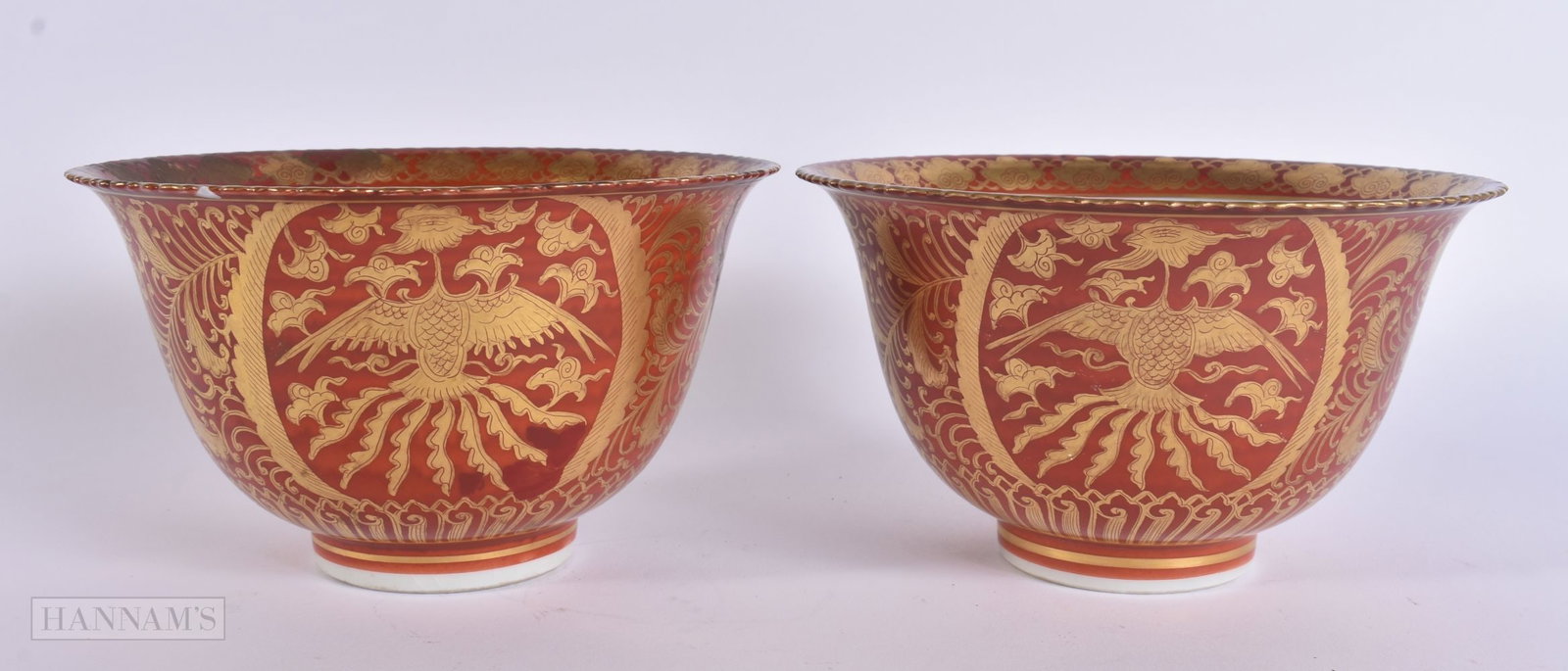 A PAIR OF 19TH CENTURY CHINESE CORAL PORCELAIN BOWLS painted with birds. 16 cm wide.: A PAIR OF 19TH CENTURY CHINESE CORAL PORCELAIN BOWLS painted with birds. 16 cm wide.