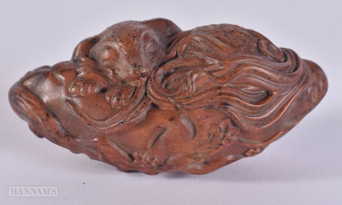 A CARVED WOOD FOX. 7.9 x 3.9 x 3.8 cm. (1 of 3)