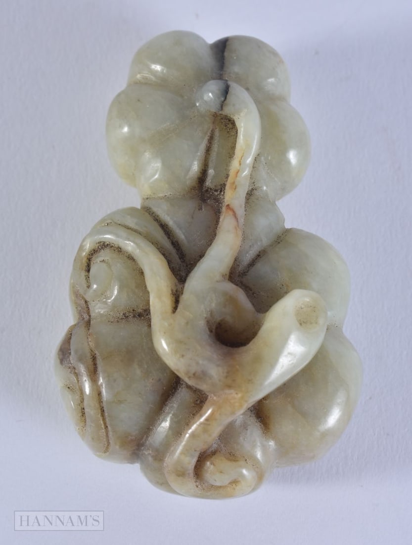 A JADE FRUIT. 7.7 x 4.9 x 3.5 cm.: A JADE FRUIT. 7.7 x 4.9 x 3.5 cm.