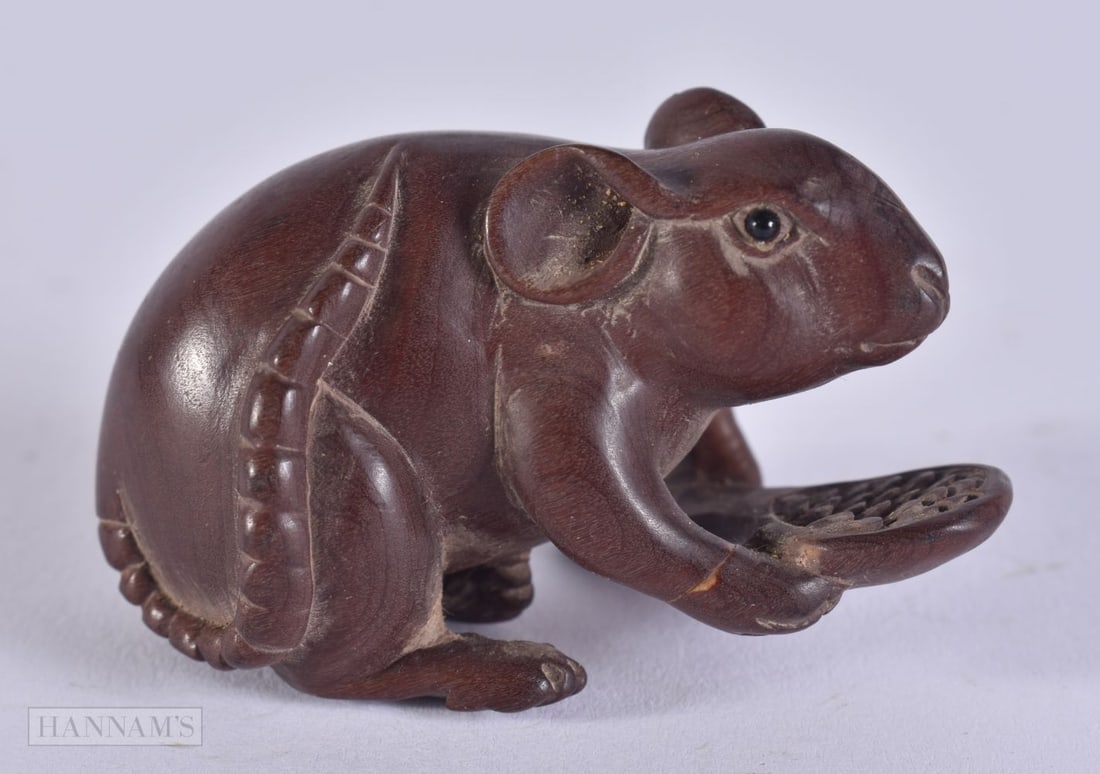 A CARVED WOOD RAT NETSUKE. 3.1 x 4.9 x 2.5 cm. (1 of 4)