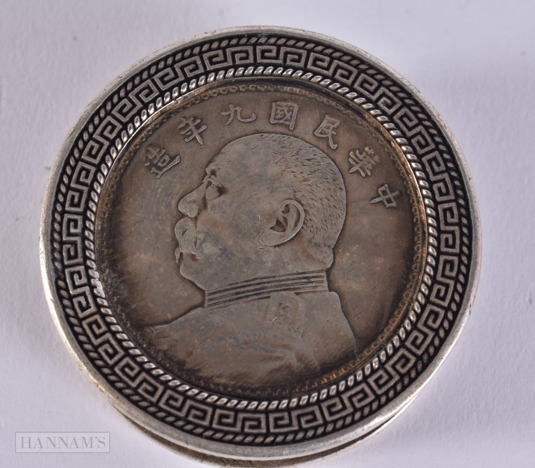 A WHITE METAL COIN BOX. 119.5 grams. 2 x 5.1 cm.: A WHITE METAL COIN BOX. 119.5 grams. 2 x 5.1 cm.