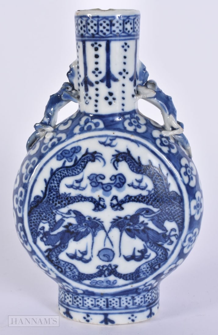 A 19TH CENTURY CHINESE BLUE AND WHITE PORCELAIN FLASK Late Qing. 17 cm x 8 cm. (1 of 5)