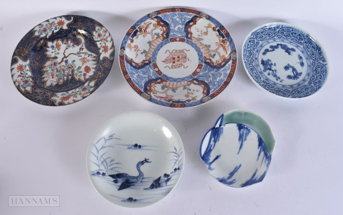 ASSORTED 18TH/19TH CENTURY JAPANESE PORCELAIN. Largest 23 cm wide. (5) (1 of 7)