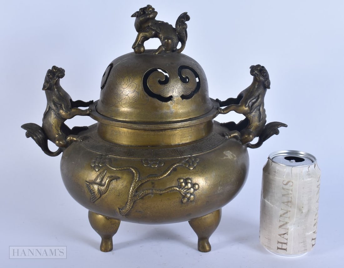 A LARGE 19TH CENTURY CHINESE TWIN HANDLED BRONZE CENSER AND COVER bearing Xuande marks to base. 28cm: A LARGE 19TH CENTURY CHINESE TWIN HANDLED BRONZE CENSER AND COVER bearing Xuande marks to base. 28cm x 28cm.