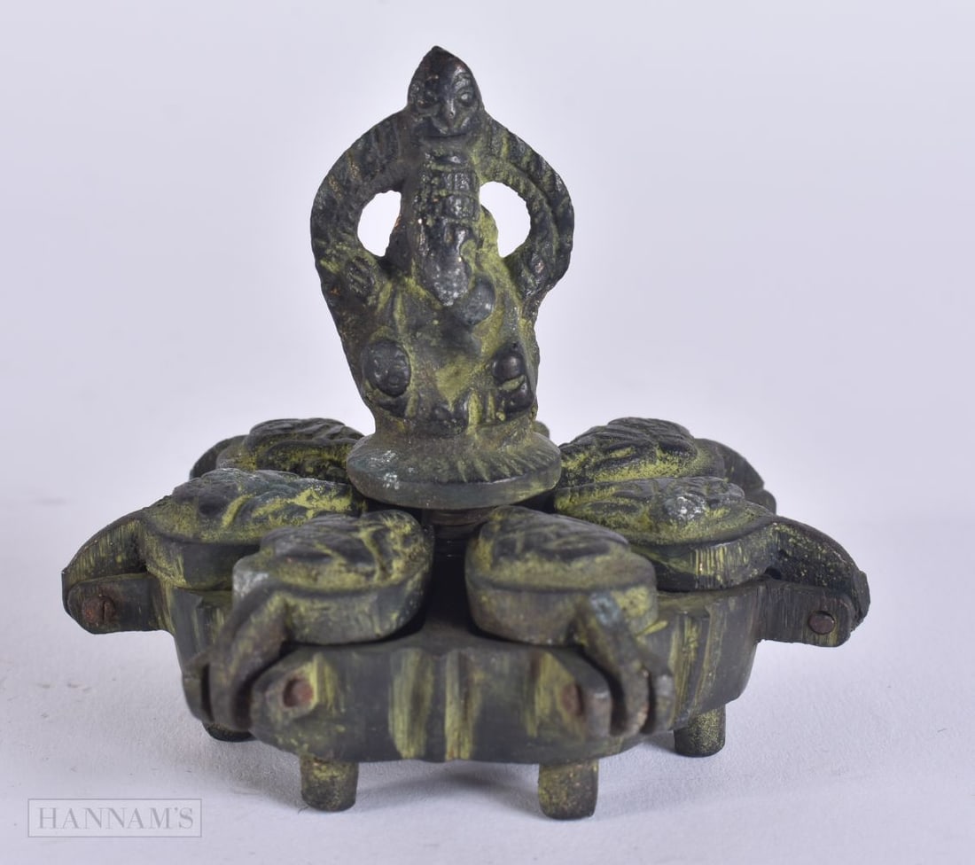 AN INDIAN BRONZE PANDAN SPICE BOX. 4.5 cm wide. (1 of 4)