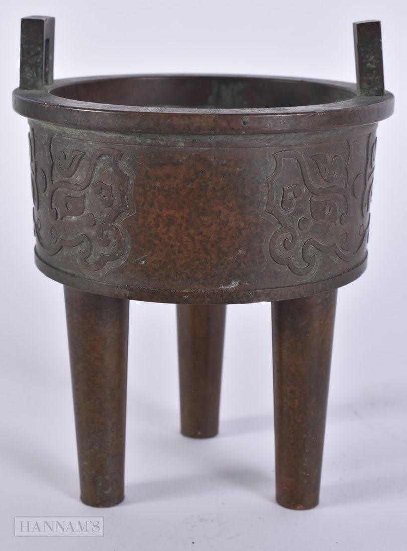 A CHINESE TWIN HANDLED BRONZE CENSER. 13 cm x 9 cm. (1 of 5)