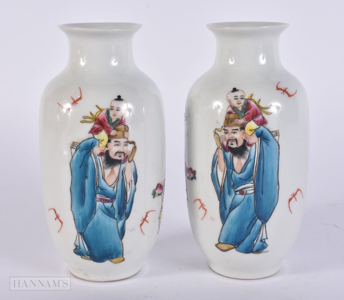 A PAIR OF CHINESE PORCELAIN VASES. 12.5 cm high. (1 of 4)