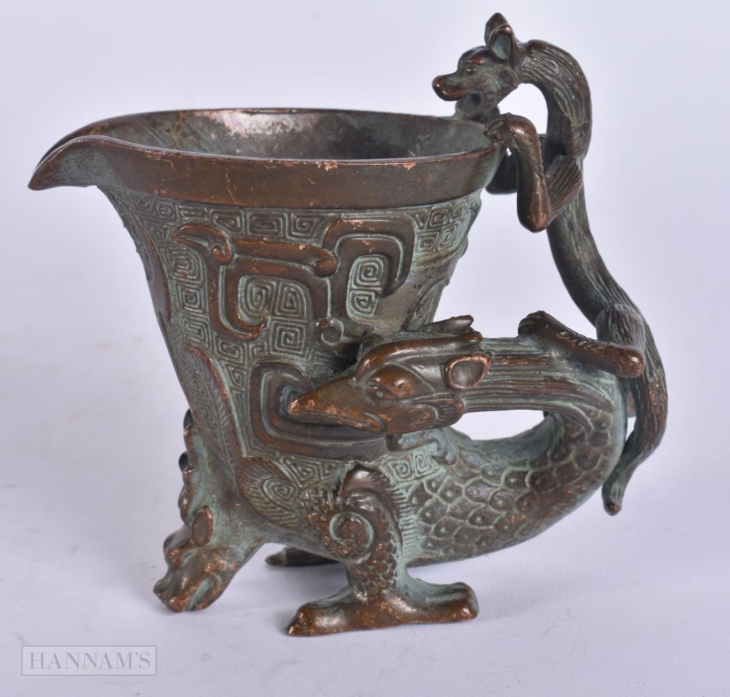 A CHINESE BRONZE JUE CUP. 9 cm x 6.5 cm.: A CHINESE BRONZE JUE CUP. 9 cm x 6.5 cm.