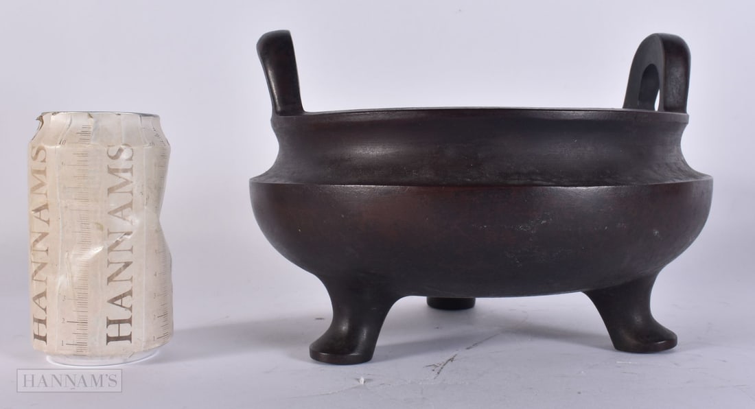 A LARGE CHINESE TWIN HANDLED BRONZE CENSER. 20cm wide, internal width 18 cm. (1 of 5)