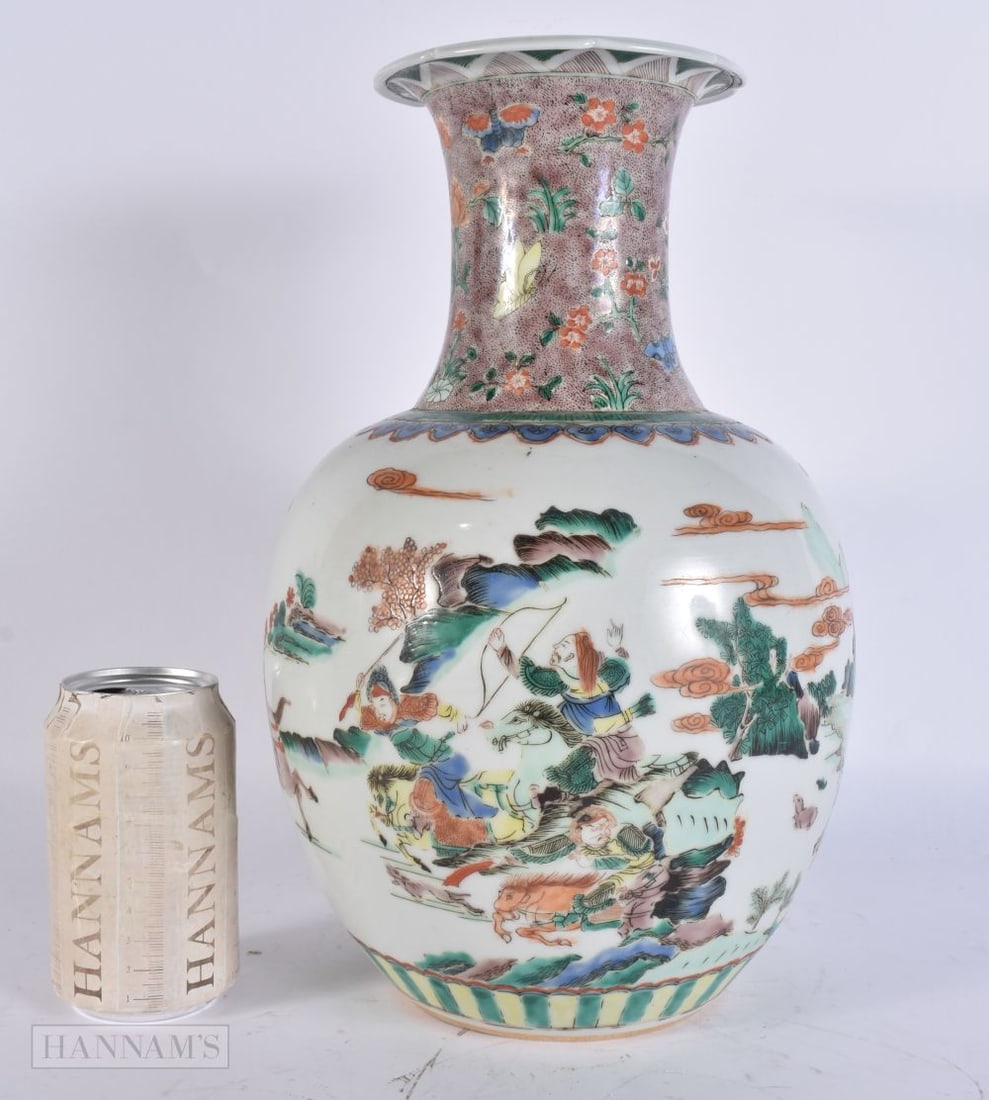 AN EARLY 20TH CENTURY CHINESE FAMILLE VERTE PORCELAIN VASE Guangxu. 34 cm x 17 cm.: AN EARLY 20TH CENTURY CHINESE FAMILLE VERTE PORCELAIN VASE Guangxu. 34 cm x 17 cm.