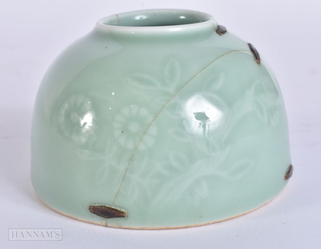 A LOVELY CHINESE CELADON BEEHIVE FORM BRUSH WASHER Yongzheng mark and possibly of the period. 7.5 cm (1 of 4)