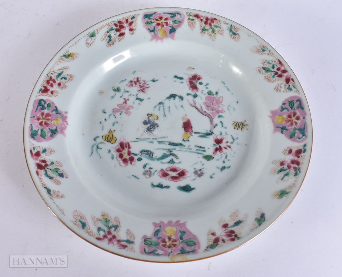 AN 18TH CENTURY CHINESE FAMILLE ROSE PORCELAIN PLATE Qianlong. 22.5 cm wide. (1 of 4)