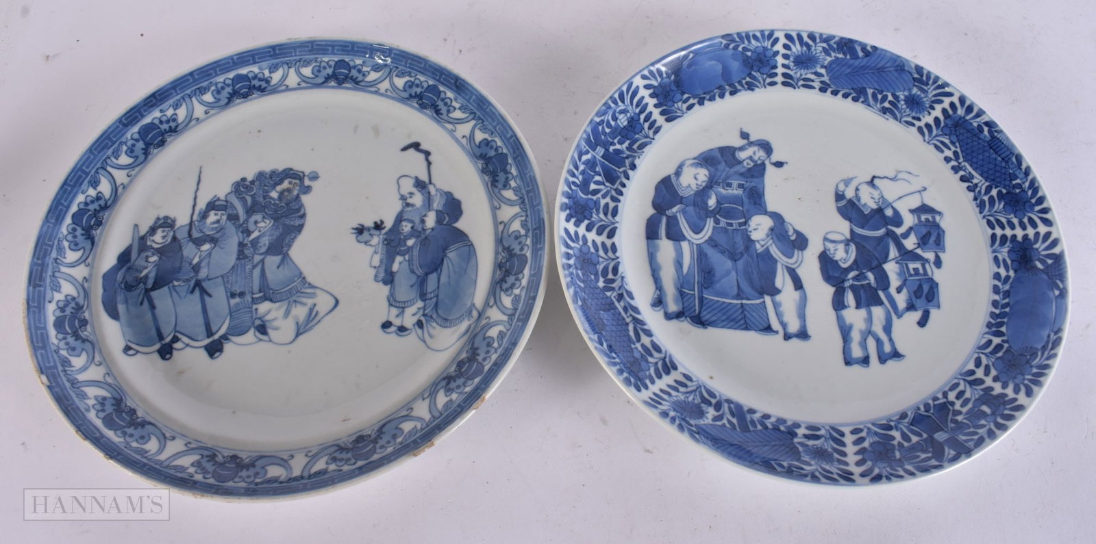 A MATCHED PAIR OF 19TH CENTURY CHINESE BLUE AND WHITE PORCELAIN PLATES Qing. 21.5 cm wide. (1 of 9)