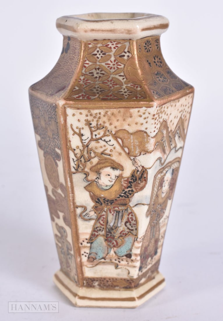 A SMALL 19TH CENTURY JAPANESE MEIJI PERIOD SATSUMA VASE painted with immortals. 9.5 cm high. (1 of 5)