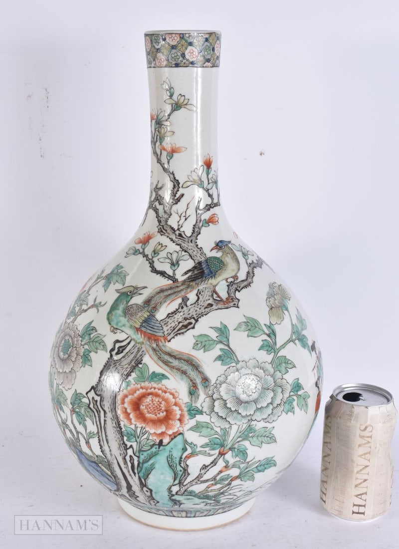 A LARGE 19TH CENTURY CHINESE FAMILLE VERTE PORCELAIN VASE painted with birds and flowers. 42 cm x 20: A LARGE 19TH CENTURY CHINESE FAMILLE VERTE PORCELAIN VASE painted with birds and flowers. 42 cm x 20cm.