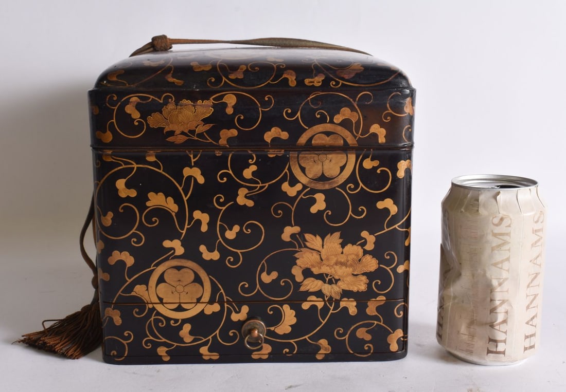 A LARGE 19TH CENTURY JAPANESE MEIJI PERIOD BLACK LACQUER BOX with sliding drawer and fitted interior: A LARGE 19TH CENTURY JAPANESE MEIJI PERIOD BLACK LACQUER BOX with sliding drawer and fitted interior. 26cm x 18 cm x 16 cm.