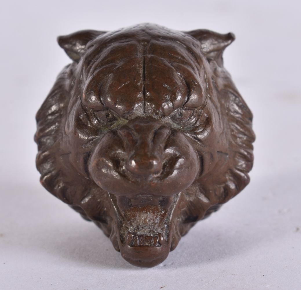 A JAPANESE BRONZE TIGER HEAD. 3.5 cm wide.: A JAPANESE BRONZE TIGER HEAD. 3.5 cm wide.