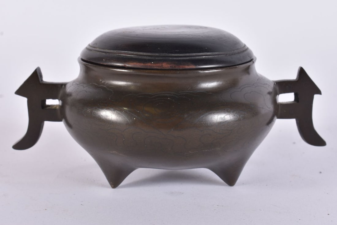 A 17TH/18TH CENTURY CHINESE SHISHOU SILVER INLAID BRONZE CENSER Ming/Qing. 12 cm wide, internal widt: A 17TH/18TH CENTURY CHINESE SHISHOU SILVER INLAID BRONZE CENSER Ming/Qing. 12 cm wide, internal width 6.75 cm.