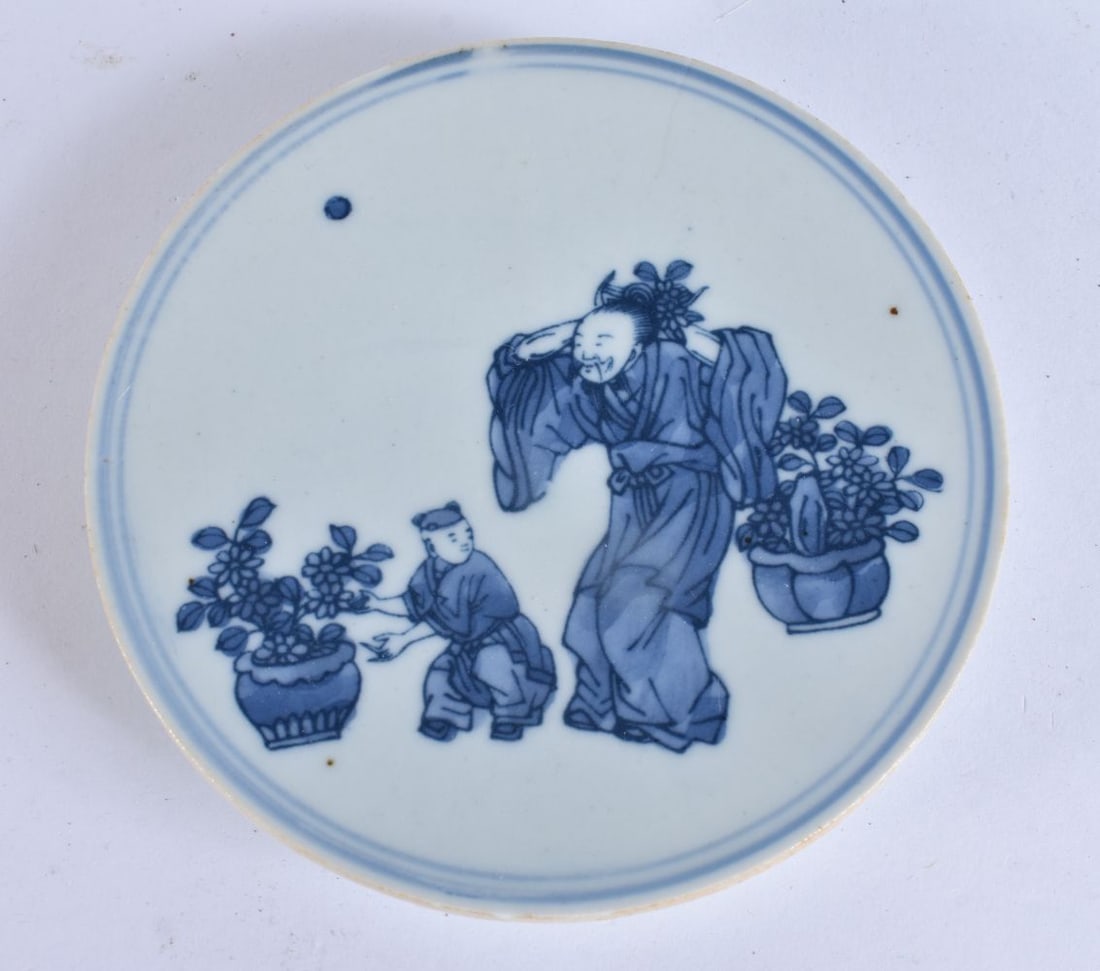 A CHINESE QING DYNASTY BLUE AND WHITE PORCELAIN DISH. 11.5 cm wide.: A CHINESE QING DYNASTY BLUE AND WHITE PORCELAIN DISH. 11.5 cm wide.
