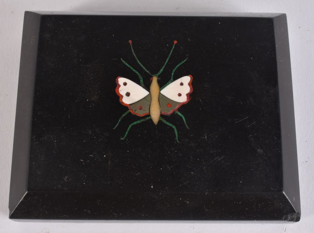 A LATE 19TH CENTURY ITALIAN GRAND TOUR PIETRA DURA PAPERWEIGHT. 11 cm x 8.5 cm.: A LATE 19TH CENTURY ITALIAN GRAND TOUR PIETRA DURA PAPERWEIGHT. 11 cm x 8.5 cm.