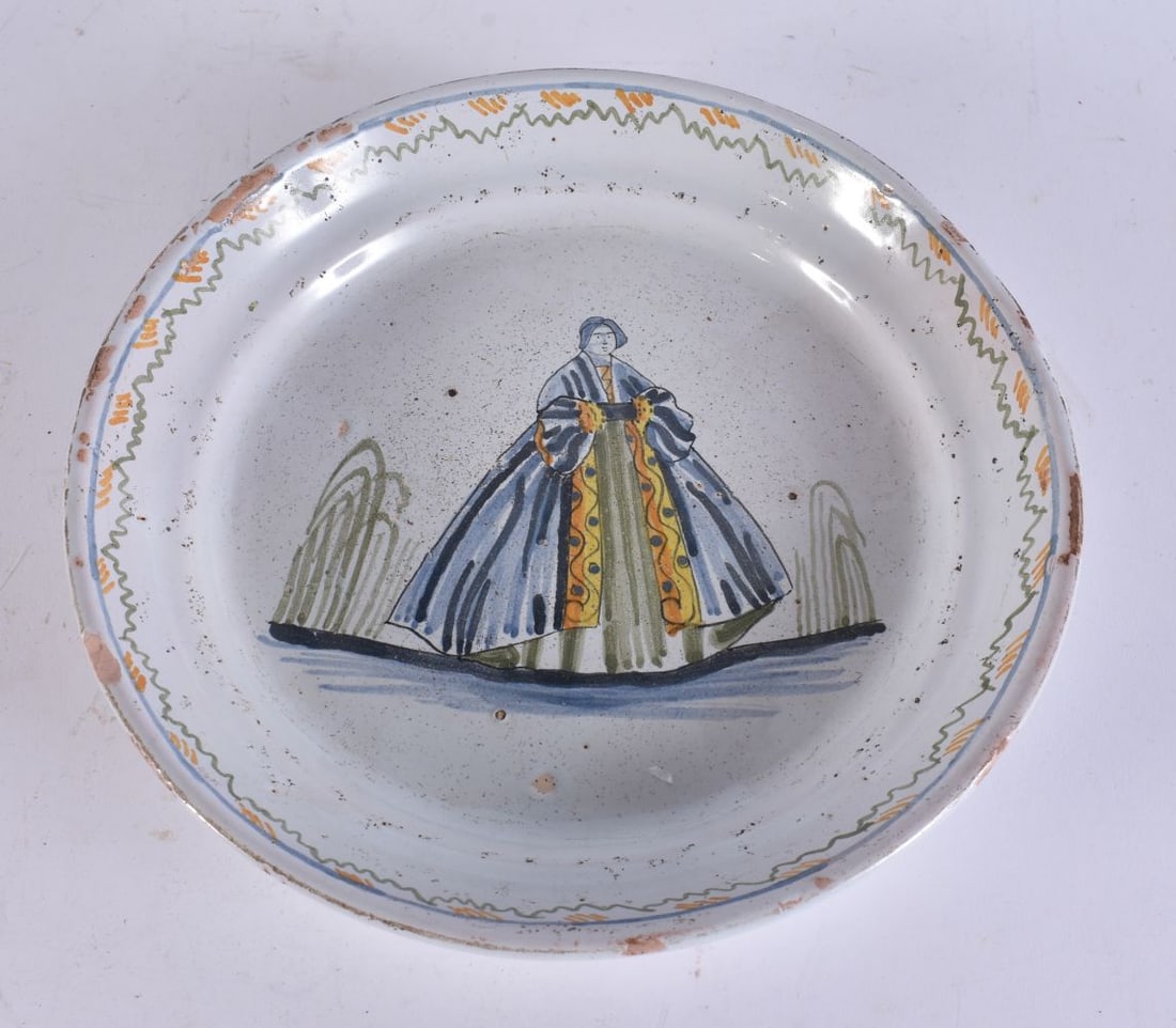 AN 18TH/19TH CENTURY TIN GLAZED FAIENCE BOWL. 22cm wide. (1 of 5)
