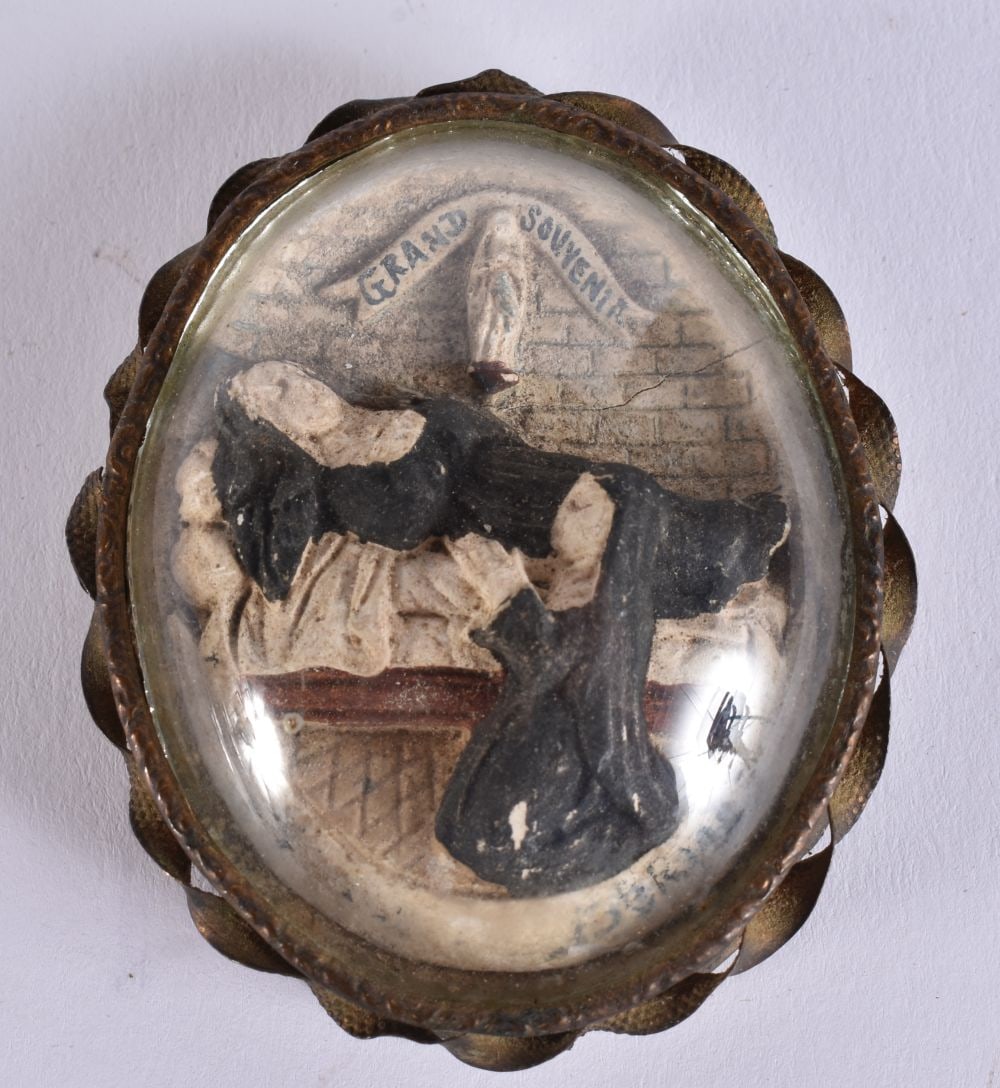 AN ANTIQUE FRENCH RELIQUARY. 6.5 cm. 4.5 cm. (1 of 5)