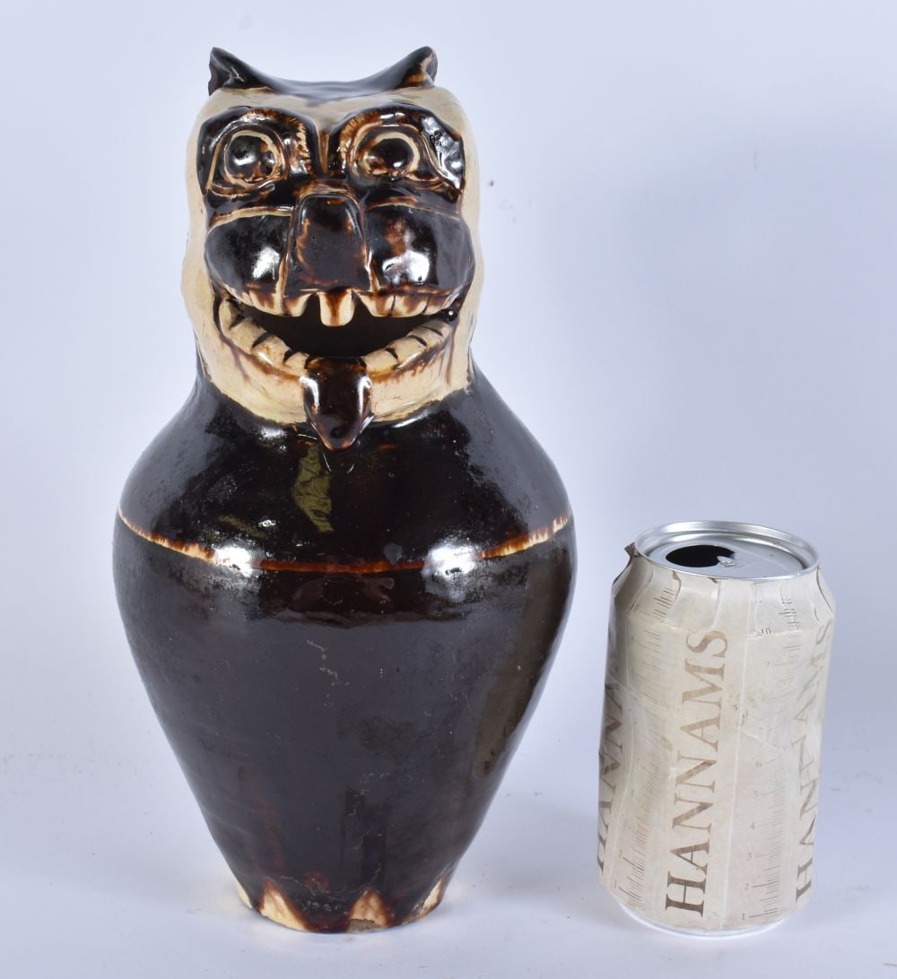 AN UNUSUAL ANTIQUE CHIZOU GLAZED BEAR BEAST FORM POTTERY JUG. 26cm high. (1 of 6)