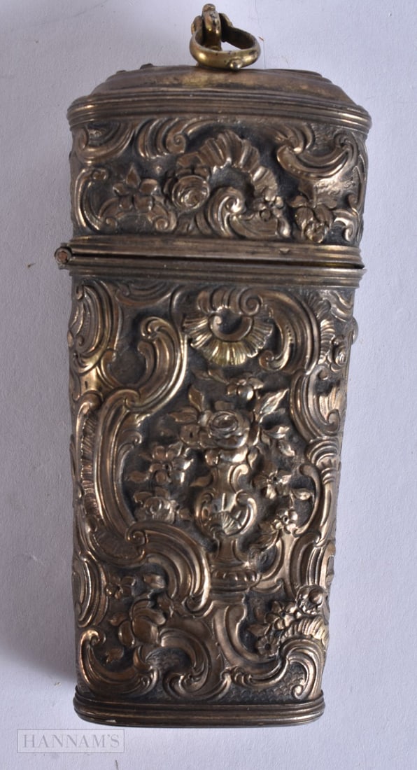 AN 18TH/19TH CENTURY CONTINENTAL ETUI possibly silver gilt. 73 grams inc fittings. 9.25 cm x 4 cm. (1 of 5)