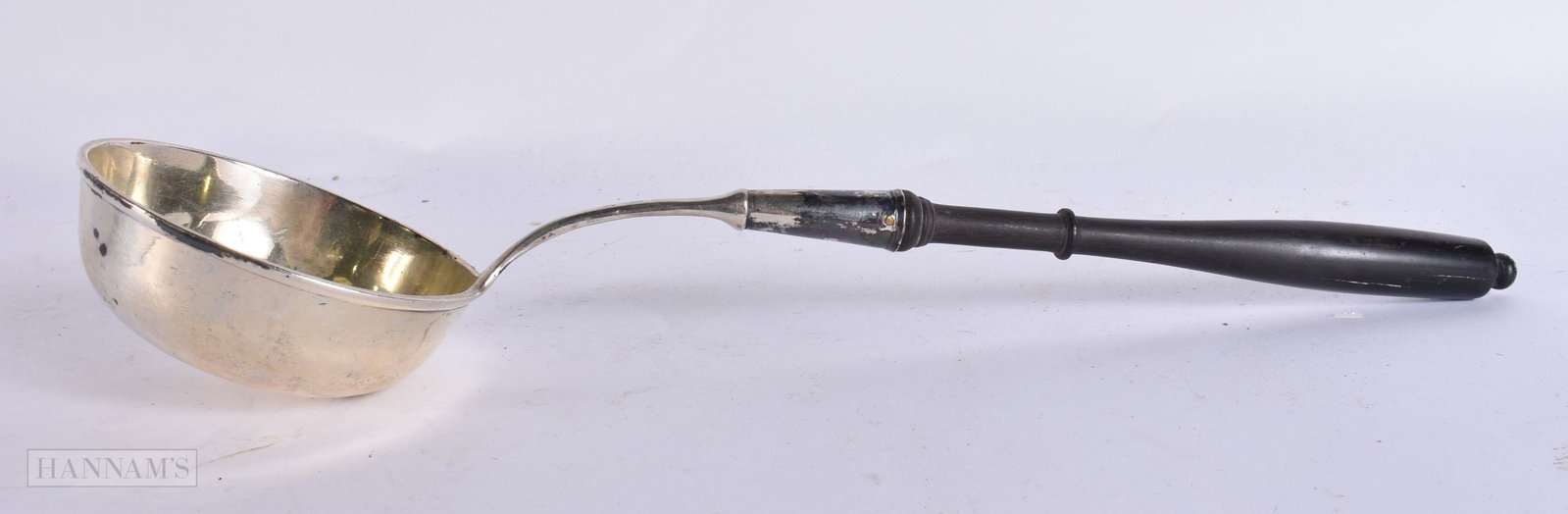 AN ANTIQUE CONTINENTAL SILVER GILT AND TURNED WOOD LADLE. 207 grams overall. 38 cm long. (1 of 3)