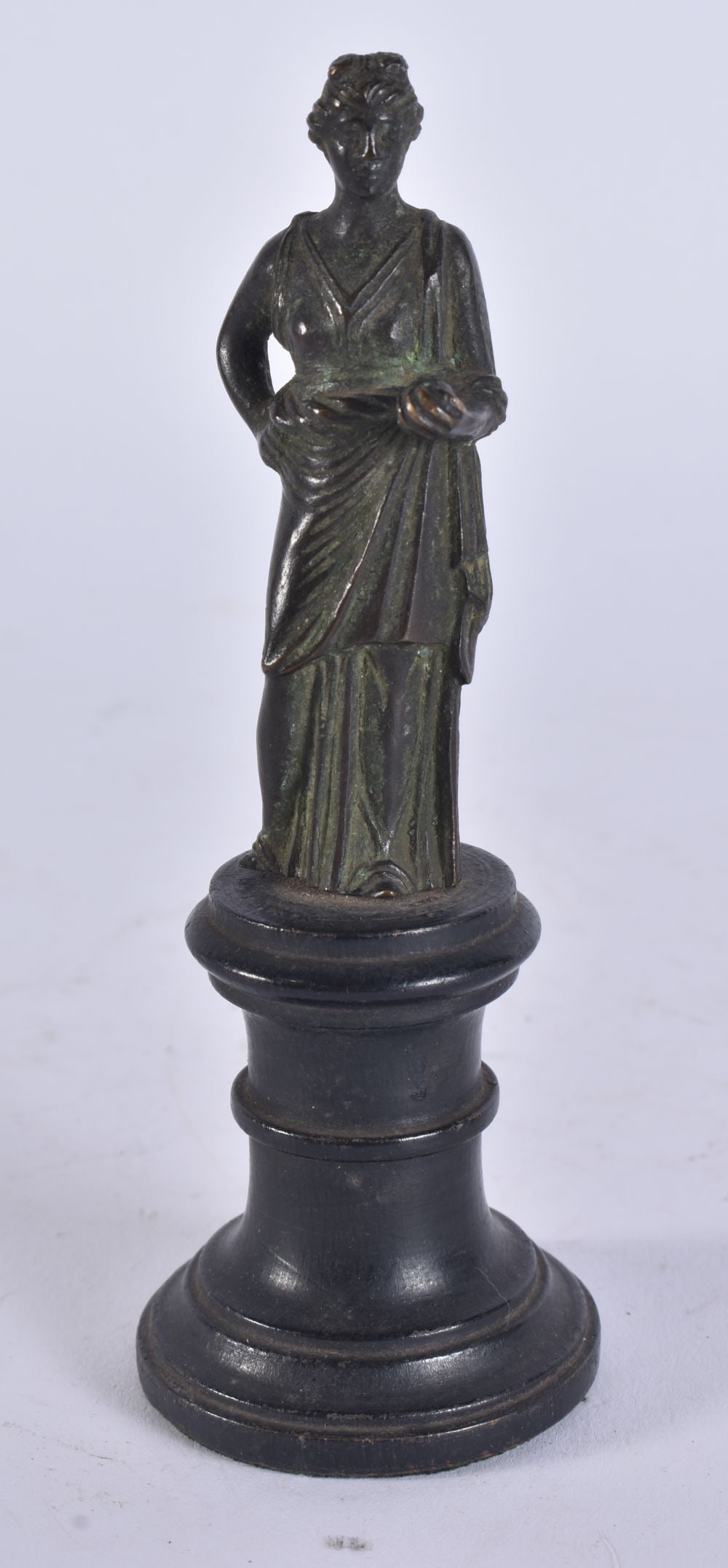 AN 18TH CENTURY EUROPEAN BRONZE FIGURE OF A CLASSICAL FEMALE. 13 cm high, bronze 8 cm. (1 of 5)