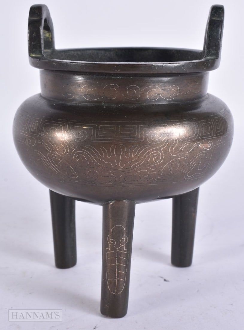 AN 18TH/19TH CENTURY CHINESE SILVER INLAID TWIN HANDLED CENSER Qing. 15 cm x 8 cm.: AN 18TH/19TH CENTURY CHINESE SILVER INLAID TWIN HANDLED CENSER Qing. 15 cm x 8 cm.