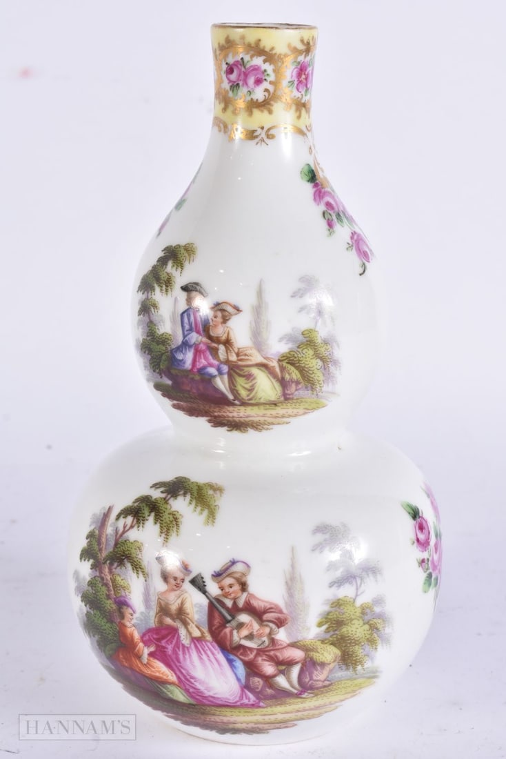 A 19TH CENTURY GERMAN AUGUSTUS REX PORCELAIN GOURD VASE painted with romantic scenes. 18.5 cm high.: A 19TH CENTURY GERMAN AUGUSTUS REX PORCELAIN GOURD VASE painted with romantic scenes. 18.5 cm high.