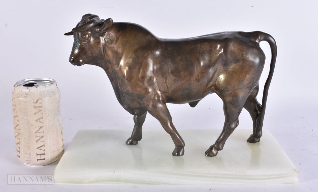 AN EARLY 20TH CENTURY MEXICAN BRONZE FIGURE OF A BULL. 30 cm x 20 cm. (1 of 7)