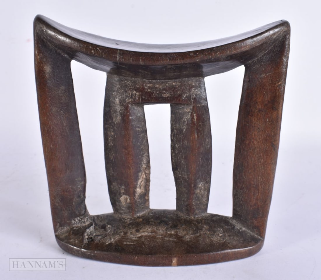 AN AFRICAN TRIBAL CARVED WOOD HEAD REST. 16 cm x 14 cm.: AN AFRICAN TRIBAL CARVED WOOD HEAD REST. 16 cm x 14 cm.