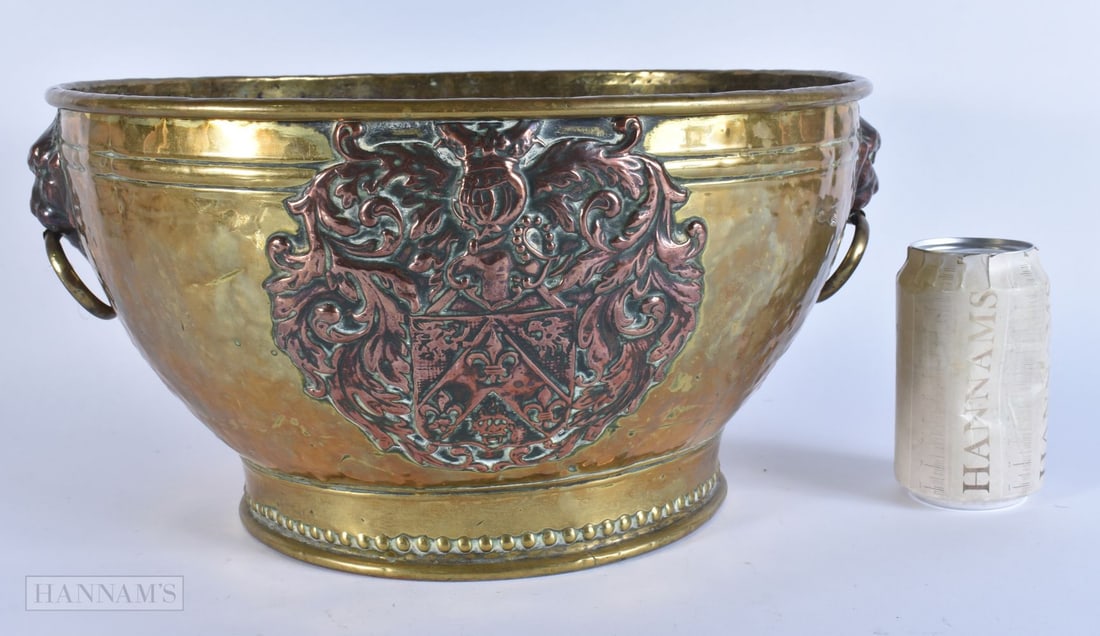 A GEORGE III BRASS AND COPPER ARMORIAL COOLER/PLANTER. 36 cm x 32 cm x 20 cm. (1 of 5)