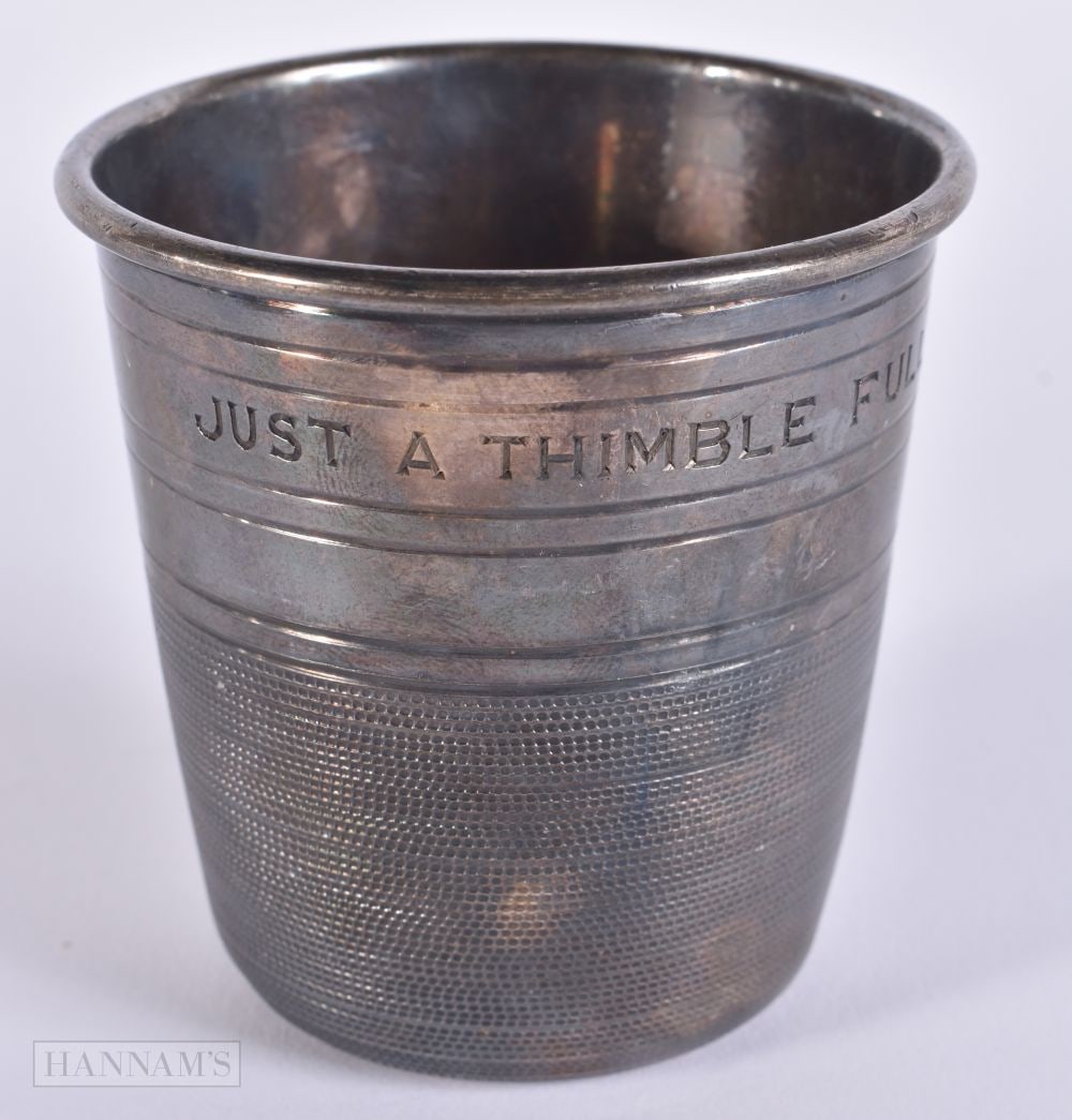 A LARGE VINTAGE OVERSIZED SILVER PLATED THIMBLE. 8 cm x 6.5 cm. (1 of 4)
