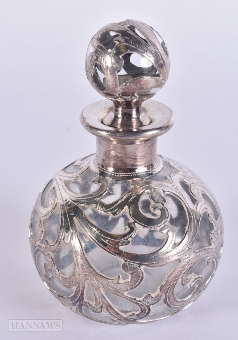 AN ART NOUVEAU SILVER OVERLAID GLASS SCENT BOTTLE. 9.5 cm high. (1 of 3)