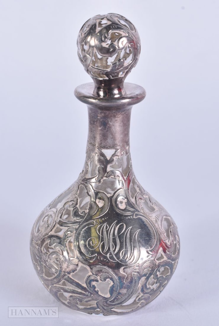 AN ART NOUVEAU SILVER OVERLAID GLASS SCENT BOTTLE. 9.5 cm high. (1 of 3)