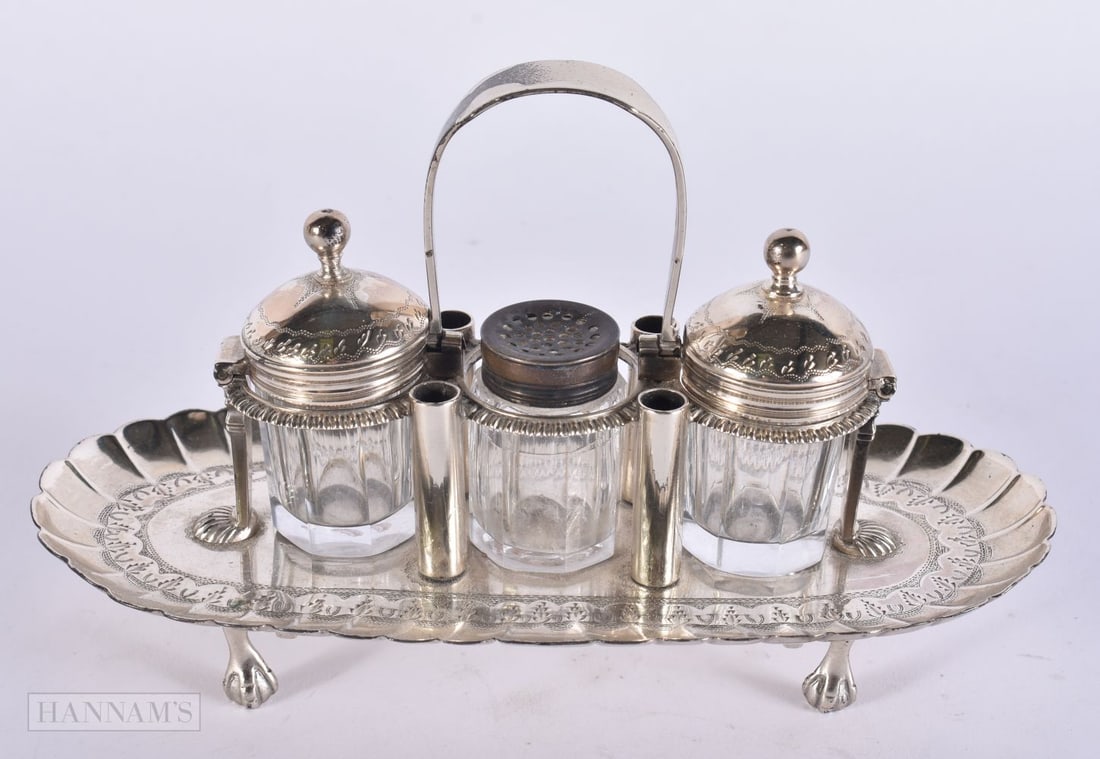AN ANTIQUE SILVER CRUET SET. 361 grams overall. 16 cm wide.: AN ANTIQUE SILVER CRUET SET. 361 grams overall. 16 cm wide.