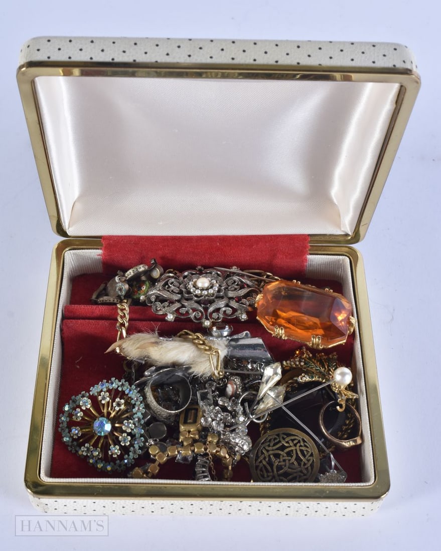ASSORTED JEWELLERY. (qty): ASSORTED JEWELLERY. (qty)