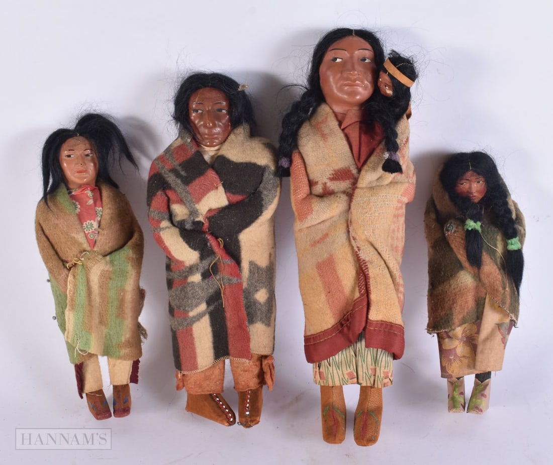 FOUR VINTAGE NATIVE AMERICAN DOLLS. Largest 32 cm high. (4) (1 of 7)