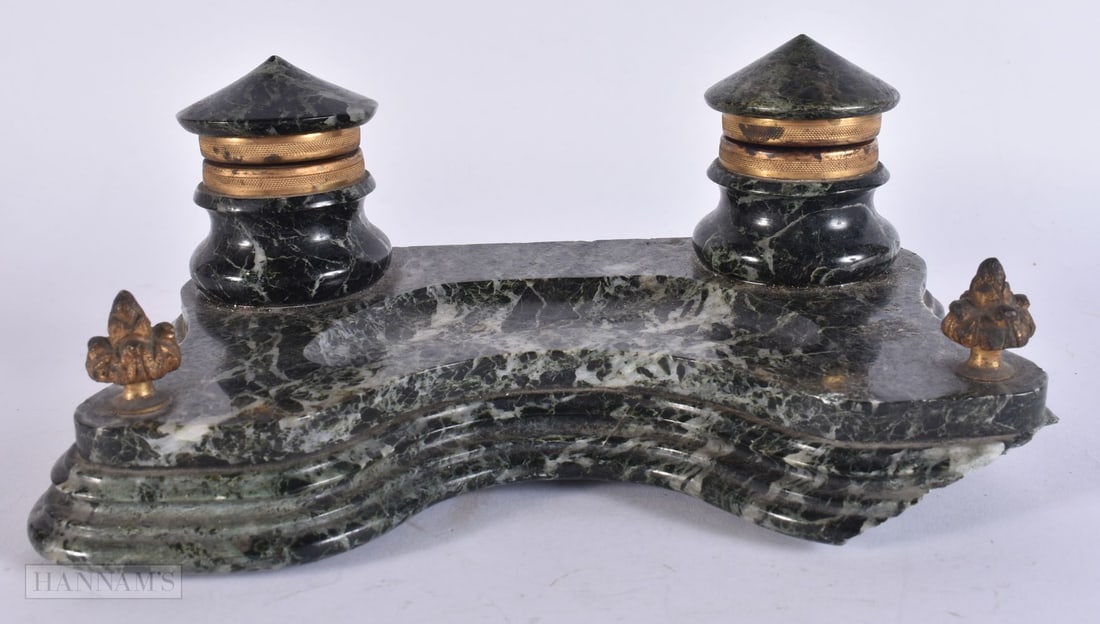 A 19TH CENTURY FRENCH MARBLE AND BRONZE INKWELL. 24 cm x 15 cm.: A 19TH CENTURY FRENCH MARBLE AND BRONZE INKWELL. 24 cm x 15 cm.