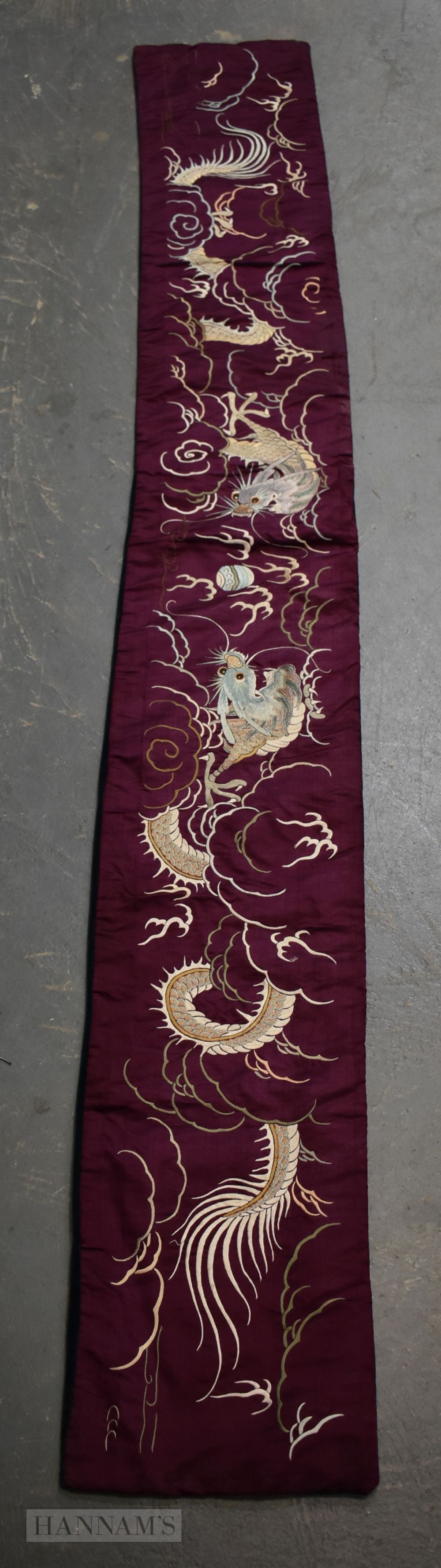 AN EARLY 20TH CENTURY JAPANESE MEIJI PERIOD SILK DRAGON HANGING. 205 cm x 25 cm.: AN EARLY 20TH CENTURY JAPANESE MEIJI PERIOD SILK DRAGON HANGING. 205 cm x 25 cm.