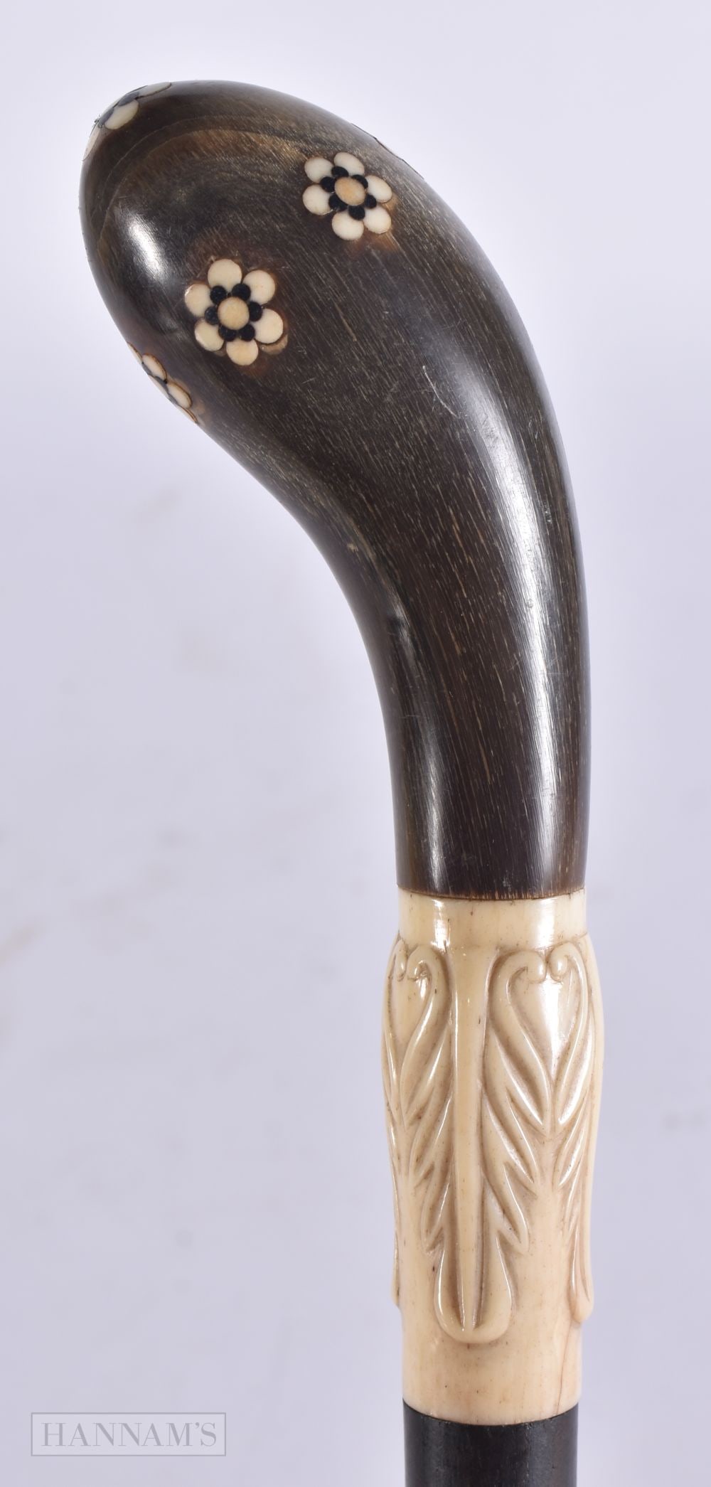 A LATE 19TH CENTURY ANGLO INDIAN CARVED RHINOCEROS HORN AND BONE WALKING CANE. 90 cm long. (1 of 4)