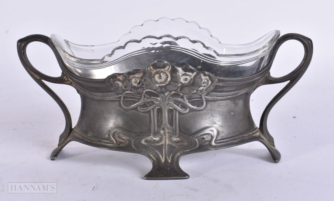 AN ART NOUVEAU PEWTER WMF MINIATURE BOWL. 14 cm wide. (1 of 6)