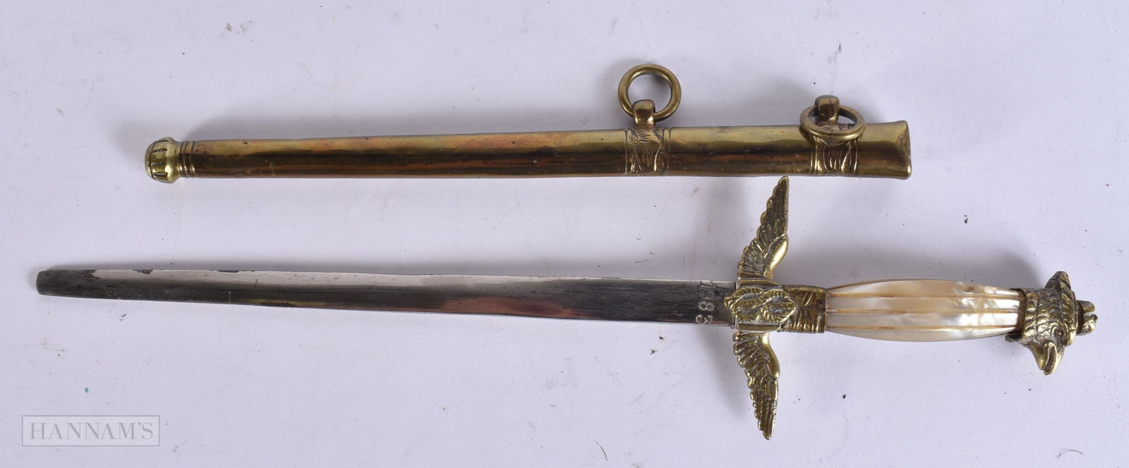A MOTHER OF PEARL HANDLED EAGLE WING DAGGER. 32 cm long. WE ARE UNABLE TO OFFER IN-HOUSE SHIPPING (1 of 4)